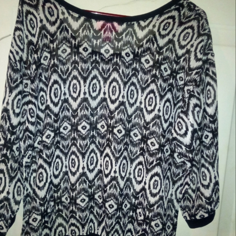 Mix & Co. Sheer black and white print blouse Size L